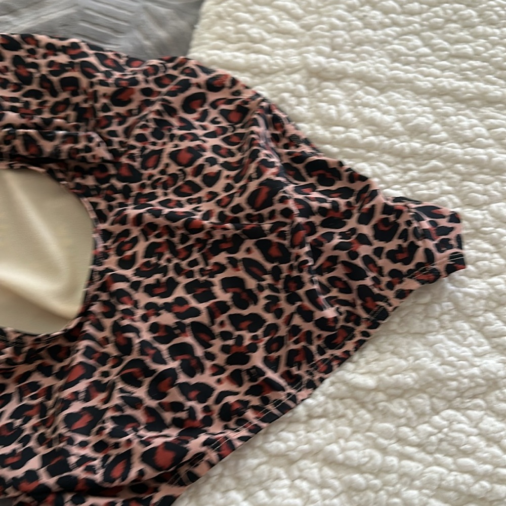 Kona Sol leopard 1 piece bathing suit - Picture 4 of 7